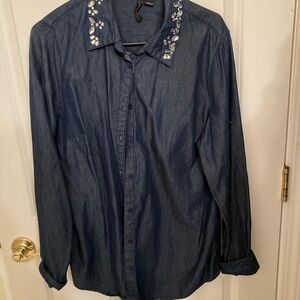 Woman’s jeans shirt